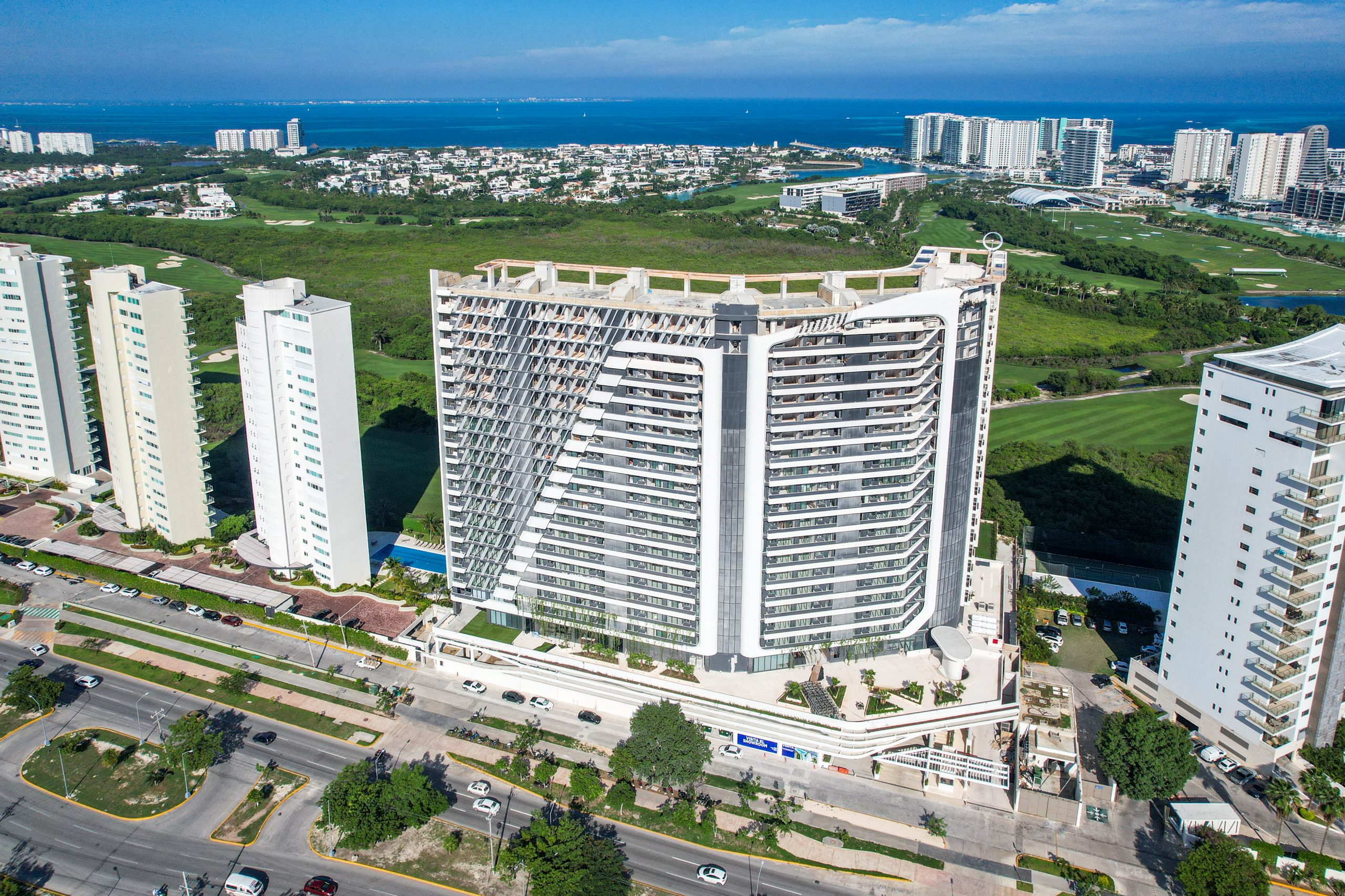 Vive en WOHA: Wellness Oriented High-Tech Apartments.